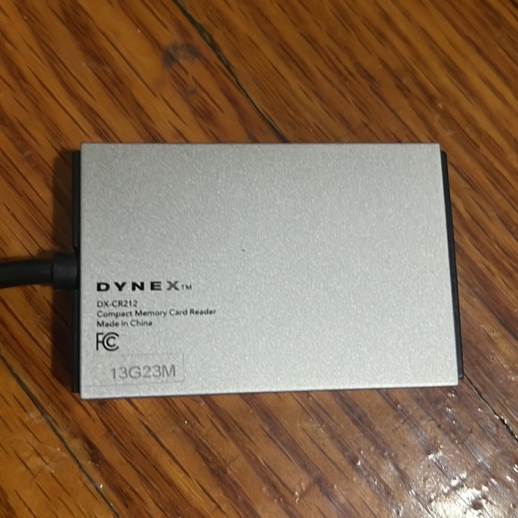 Dynex DX-CR212 3 in 1 compact memory card adapter reader - Picture 2 of 4